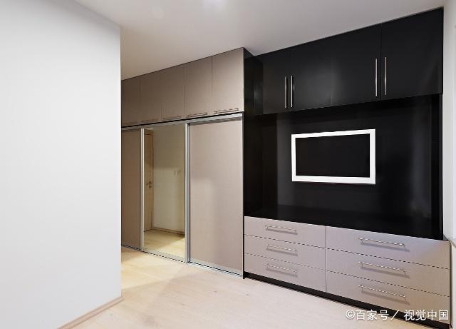 去选“定制衣柜”，，，，，带了设计师闺蜜，，，，，4个问题“问倒”商家